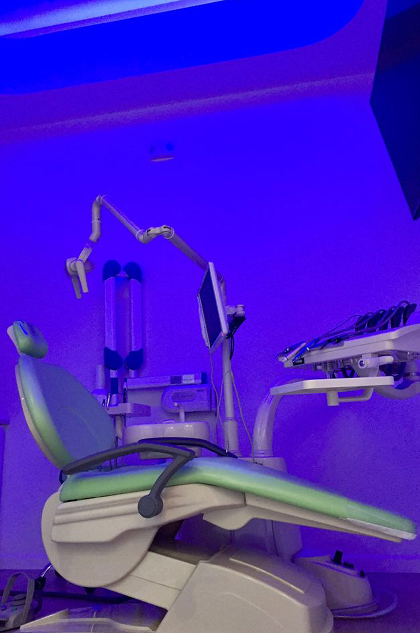 chair-blue-light